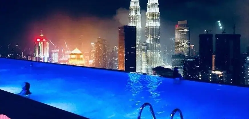 Luxury Platinum Suites KLCC By 7Stone - Havuz