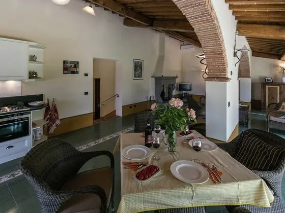 Luxury Villa With Pool and Beautiful Garden on an Estate - Yerinde Yemek