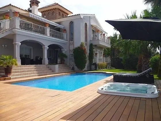 Luxury Villa With Pool & Jacuzzi - Öne Çıkan Resim