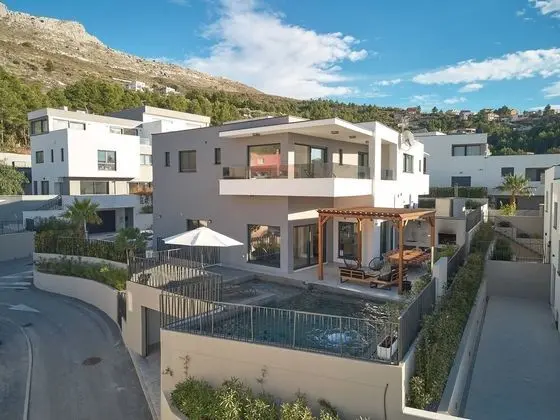 Luxury Villa With Pool, sea View and Servants apt - Dış Mekan