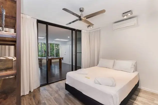 Luxury Pool Side Apartment in Beachfront Resort - Oda