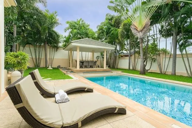 Luxury Pool Villa SRV