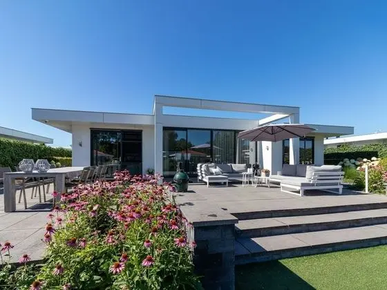 Luxury Villa With Private Jetty in Quiet Park