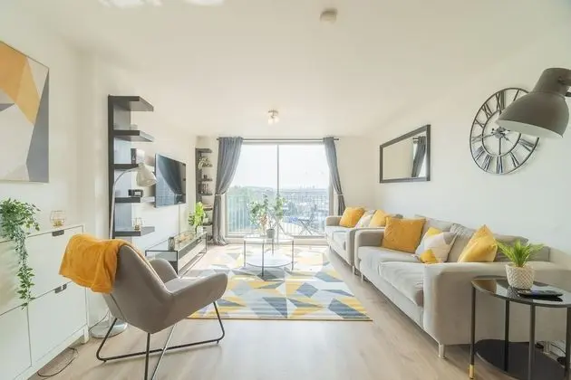 Luxury Riverview City Centre Apartment 2