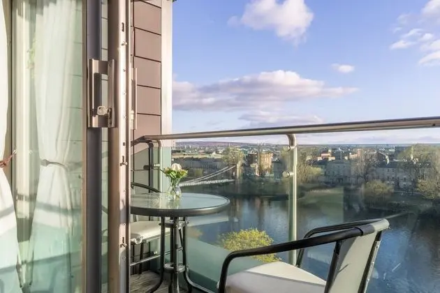 Luxury Riverview City Centre Apartment - Oda Manzaraları