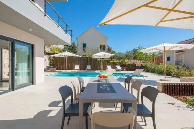 Luxury Villa Romeo with Heated Pool - Yerinde Yemek