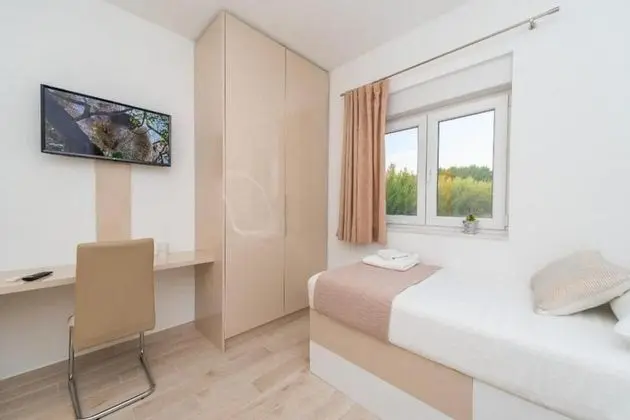 Luxury Villa Sabun with Pool & Hot Tub - Oda