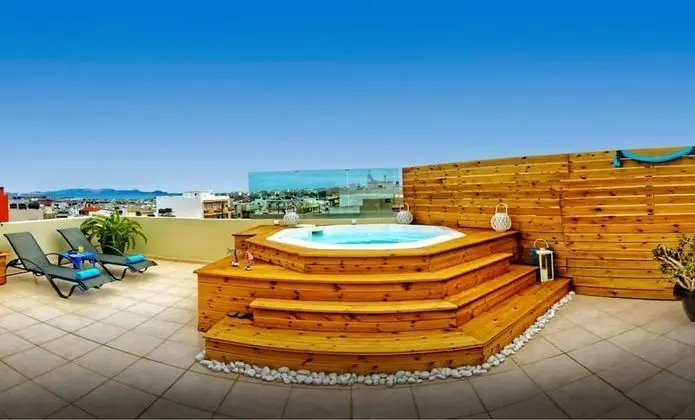 Luxury Sea View Penthouse with Hot Tub