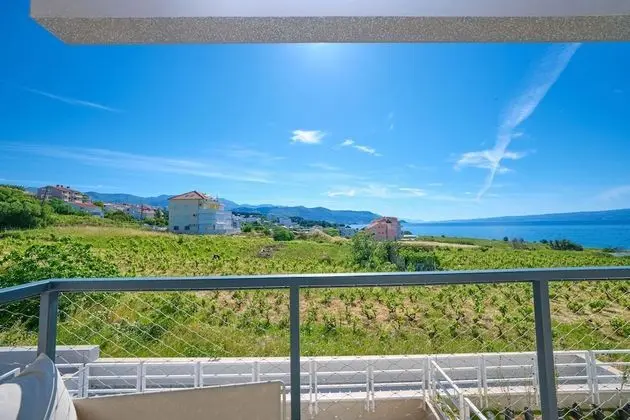 Luxury Seaside Apartment