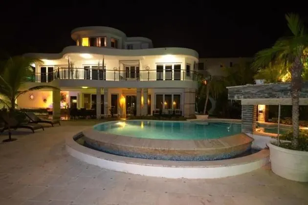 Luxury Villa in Sosua Center - 7 Beds/7 Baths