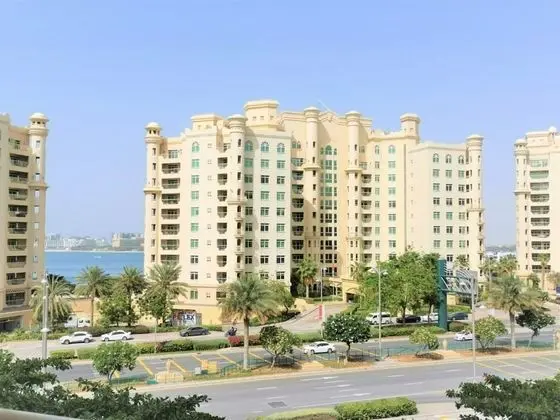 Luxury Stay at the Palm Shoreline Dubai