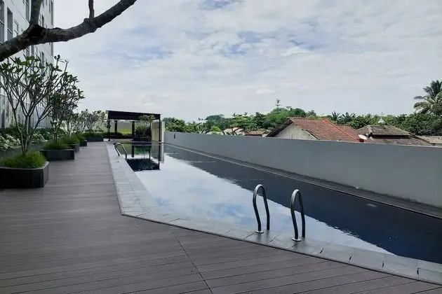 Luxury Studio At Serpong Garden Apartment - Havuz