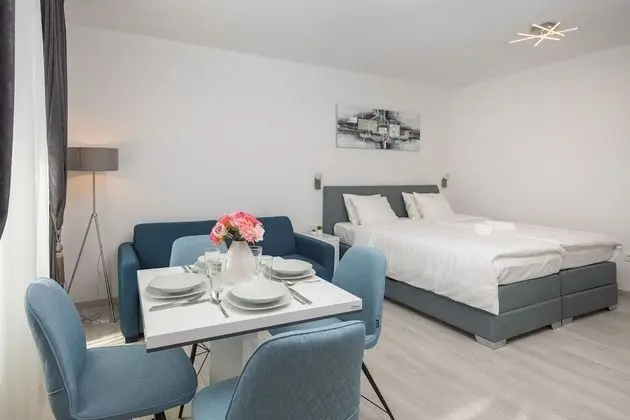 Luxury Studios & Rooms Seven