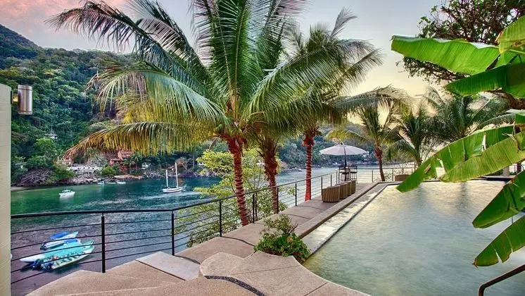 Luxury Suite With Garden and Ocean View