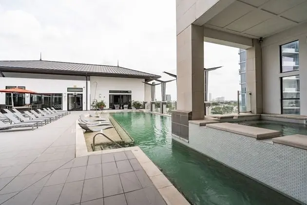 The Luxury Suites of Houston - Havuz