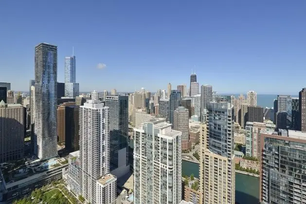 Luxury Suites At North Harbor Tower