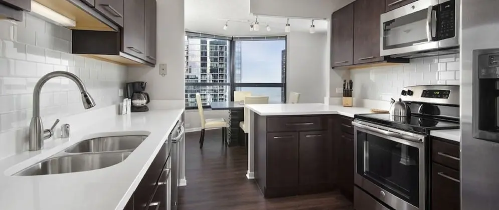 Luxury Suites At North Harbor Tower - Mutfak