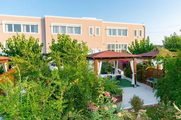 Luxury Suites in Stavromenos
