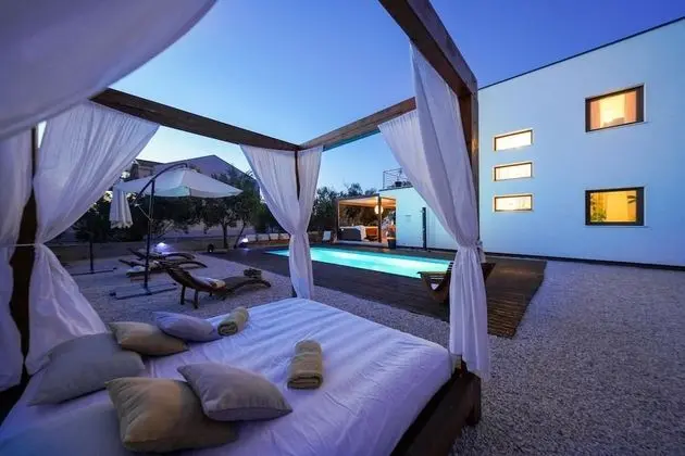 Luxury Villa Sun ica Only 250 m From the sea Jacuzzi Private Pool Playground