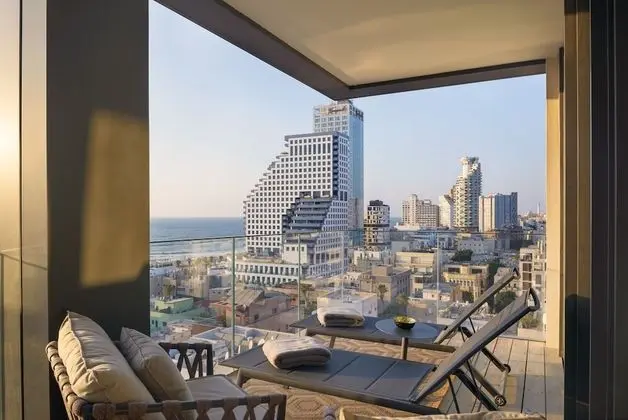 Luxury with Terrace & Sea View by FeelHome