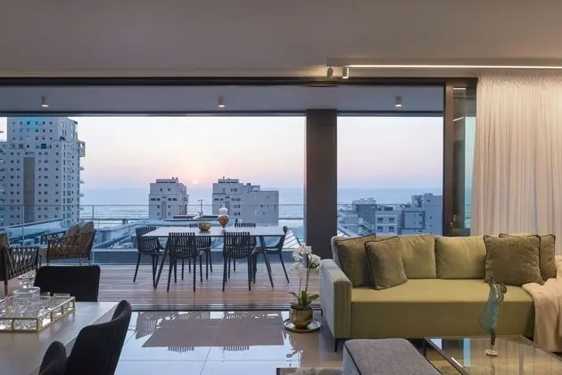 Luxury with Terrace & Sea View by FeelHome - Dış Mekan