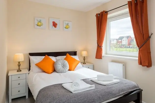 Luxury Two Bed Apartment With Parking - Wolverhampton