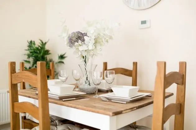 Luxury Two Bed Apartment With Parking - Wolverhampton - Yerinde Yemek