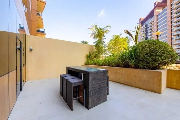 Luxury Urban Chic Apt on Palm w Prvt Beach Access - Oda