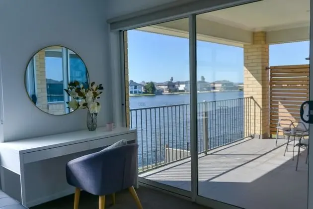 Luxury Waterfront Grand Villa in Melbourne - İç Mekan