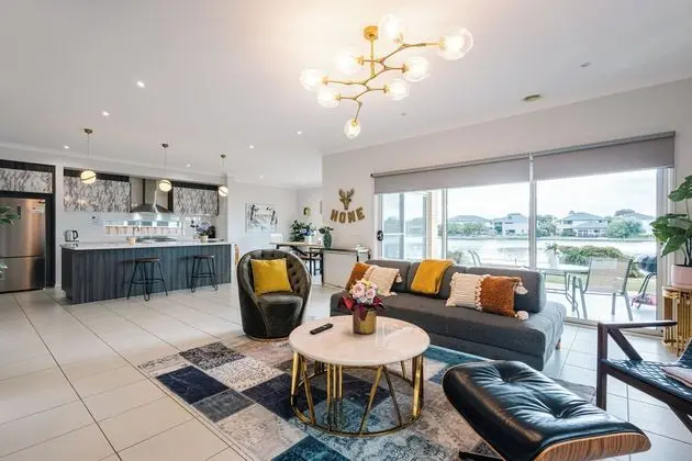 Luxury Waterfront Grand Villa in Melbourne - Öne Çıkan Resim