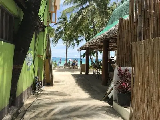 Luxx Boutique Boracay - Plaj