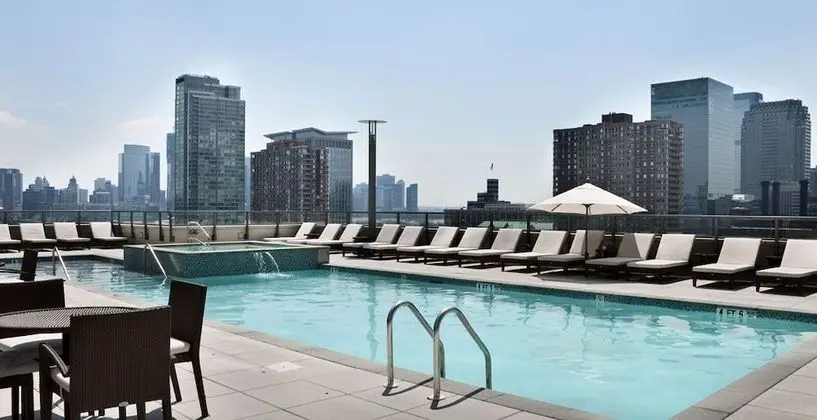Luxy Suites Washington - Havuz