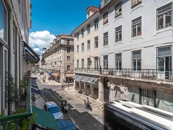 LV Premier Baixa FI Central Balcony Space AC