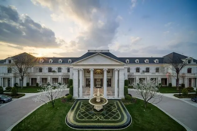 Lvcheng Taohuayuan Huanglong Hotel