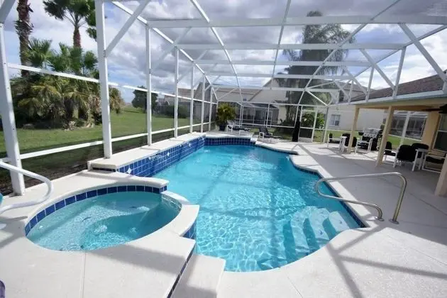 Ly53814 - Hampton Lakes - 5 Bed 4 Baths Villa