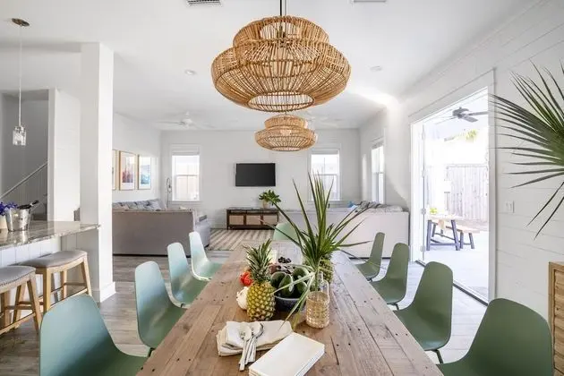 Lyle by Avantstay Chic Beach House w/ Pool & Hot Tub Walking Distance to Ocean - İç Mekan