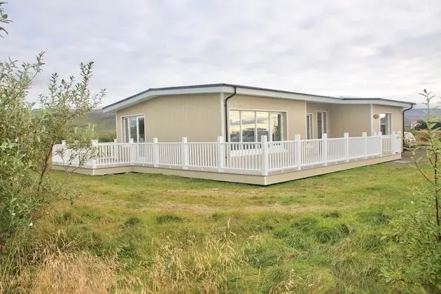 Lynghagi House - Lava Water