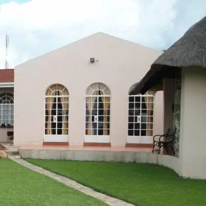 Lynn's Guest House