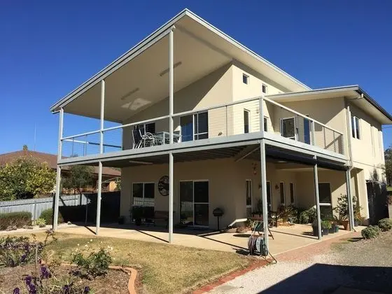 Lyreen's Apartment B&B