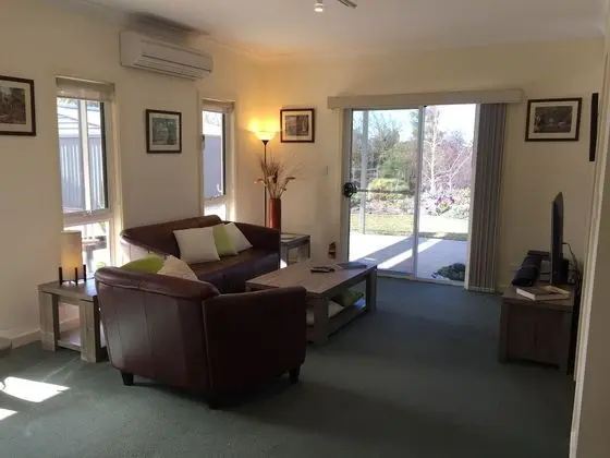 Lyreen's Apartment B&B - Lobi
