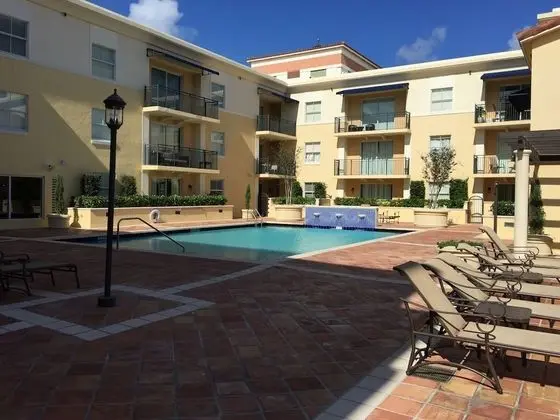LYX Suites at Merrick Park in Coral Gables - Havuz
