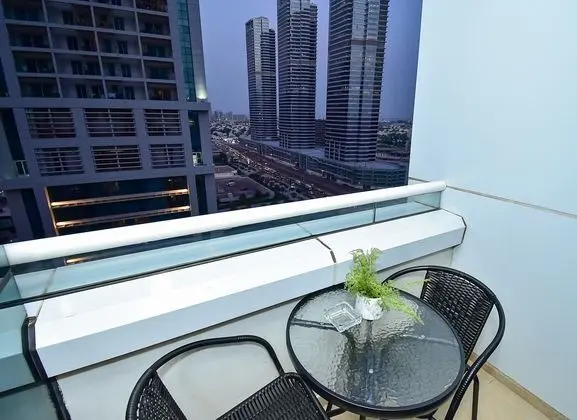 LZZ - Furnished Studio with Balcony - Dış Mekan