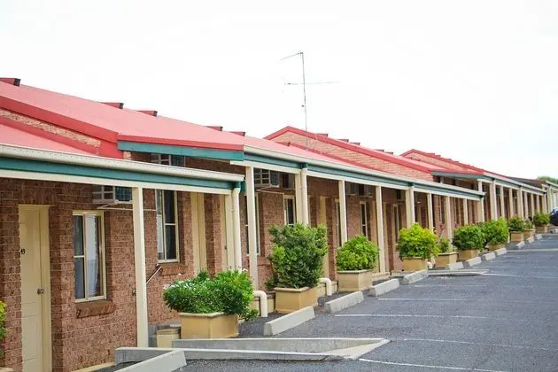 MOTEL 359