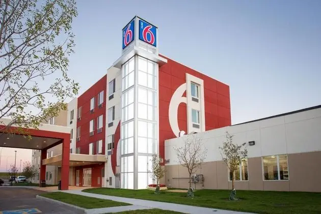 Motel 6 Airdrie, AB - Dış Mekan
