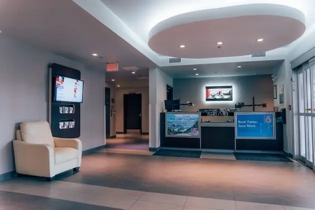 Motel 6 Airdrie, AB - Lobi