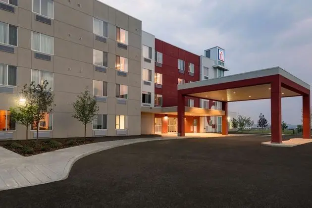 Motel 6 Airdrie, AB - Öne Çıkan Resim