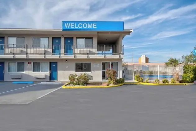 Motel 6 Albuquerque, NM - Midtown - Dış Mekan