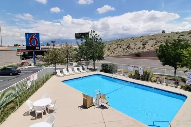 Motel 6 Albuquerque, NM - Midtown - Havuz