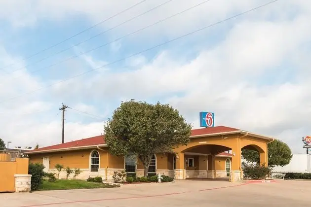 Motel 6 Alvarado, TX - Dış Mekan