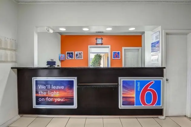 Motel 6 Americus, GA - Lobi